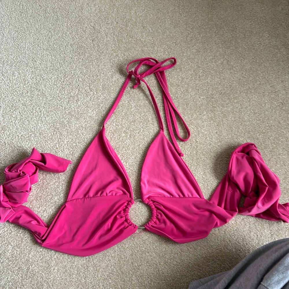 Pretty Little Thing ring halter top